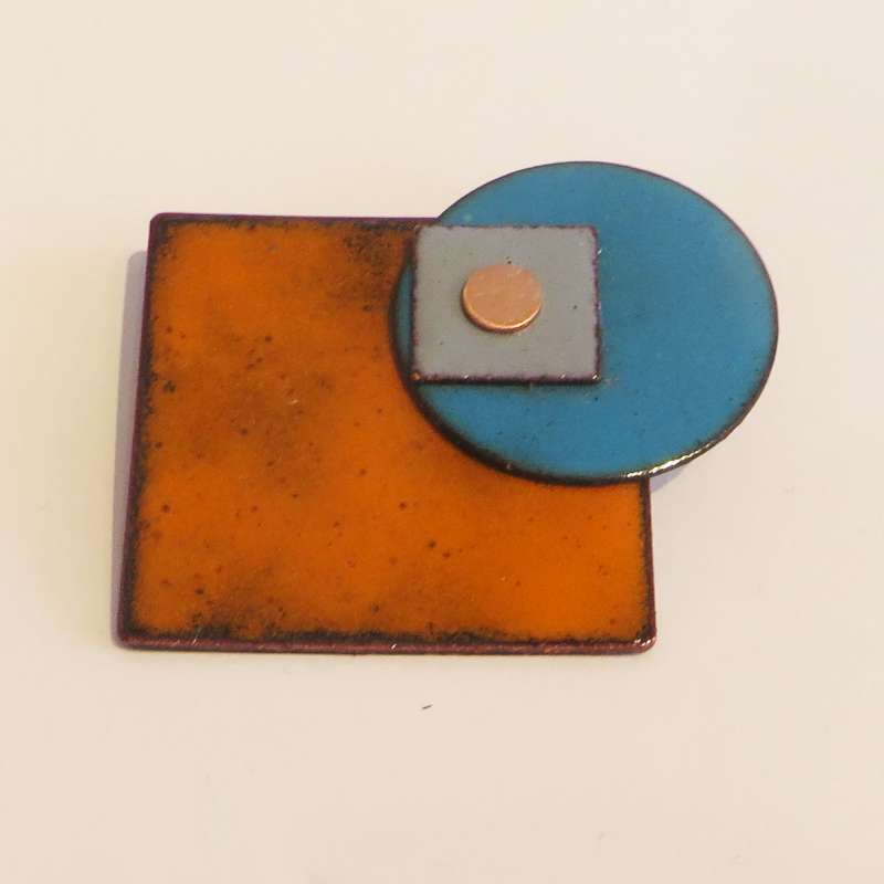 Square and round brooch